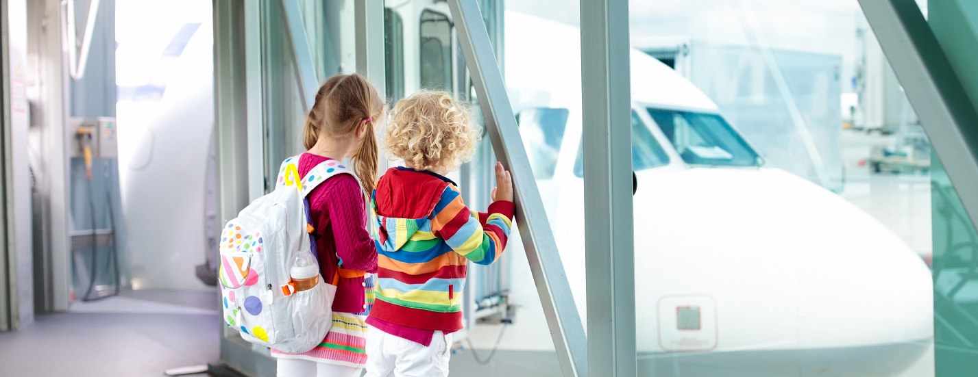 8 ways to keep kids happy on a plane