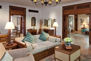 Summer house ocean suite seating area