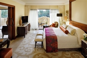 Superior Gold Club Room