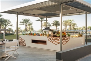 Le Deck pool bar